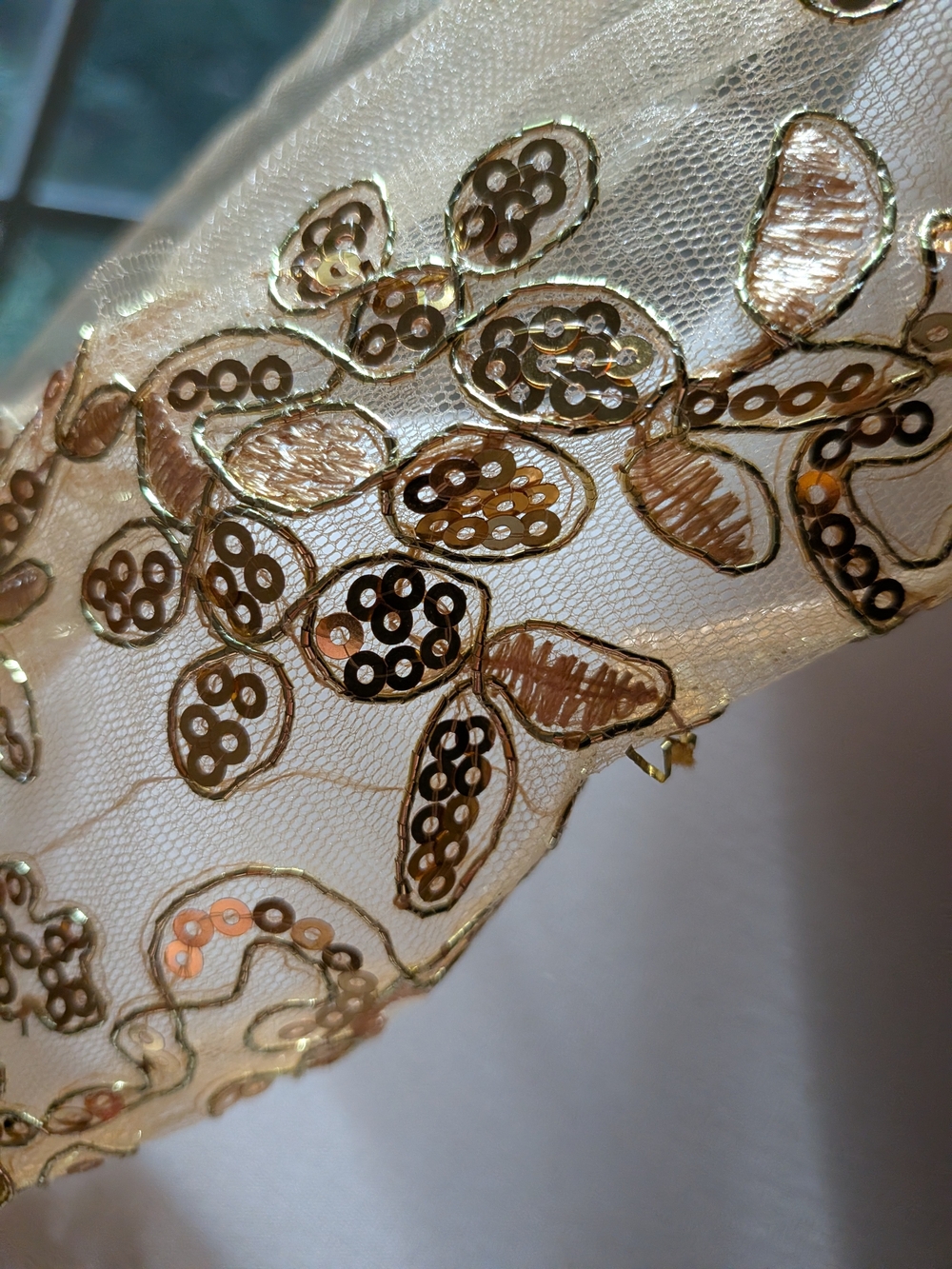 Gold Sequined Veil - Picture 3 of 11
